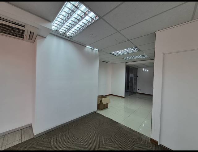 182M² OFFICE TO LET IN KRAMERVILLE